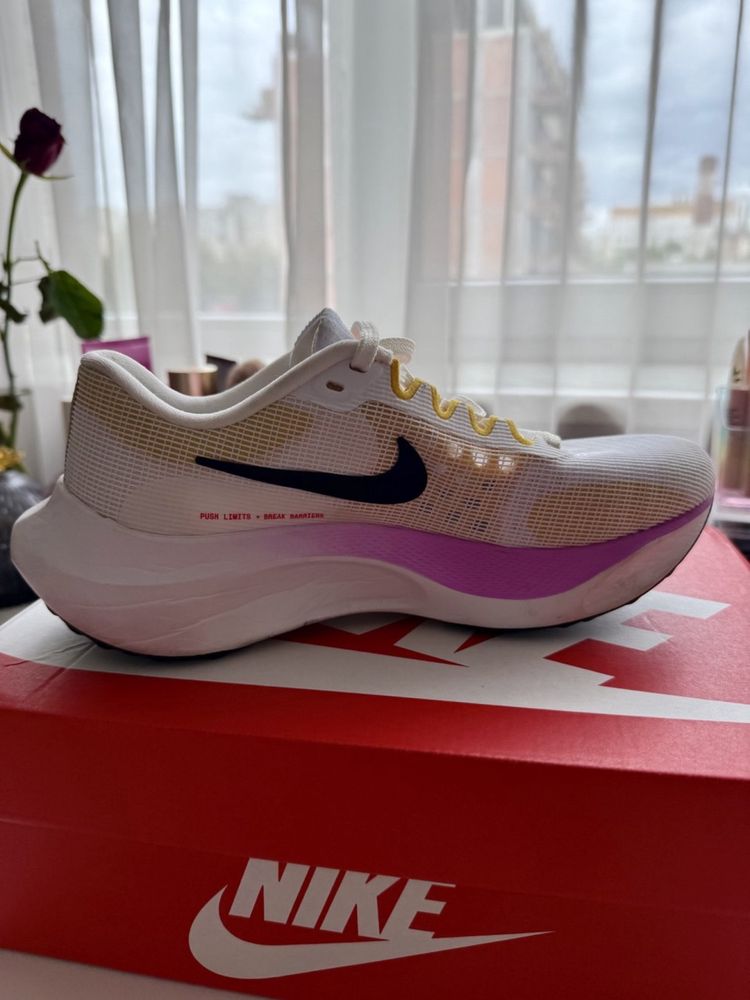 Кросівки жіночі Nike Zoom Fly 5 White DM8974-100