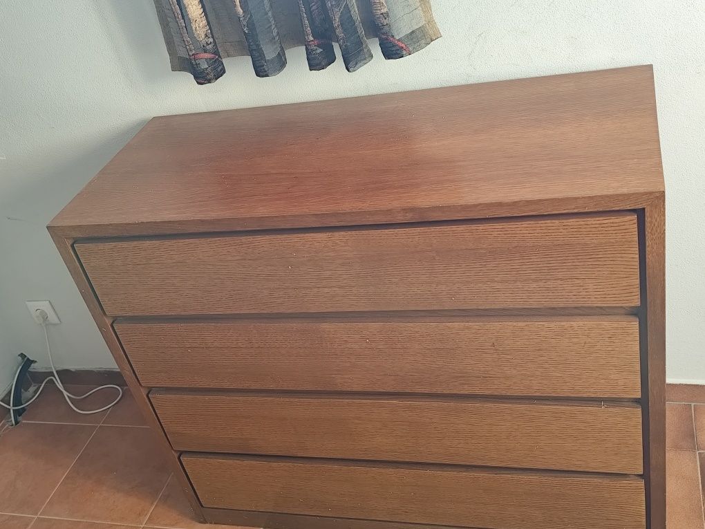 Vendo cómoda com alguns sinais de uso , quero desocupar