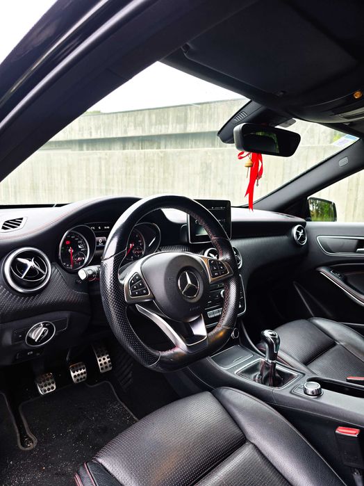 Mercedes-Benz Classe A 180 d | 2016 | Pack Night | AMG Line