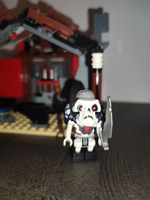 LEGO Ninjago 2508 - Blacksmith Shop 2011