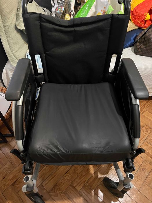 Cadeira de Rodas Invacare (Almofada de Oferta)