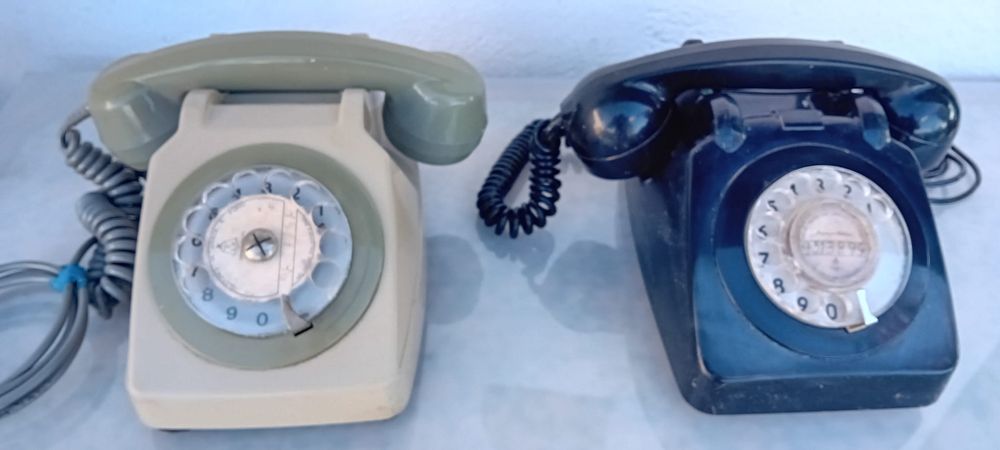 Vendo pack de 2 telefones antigos