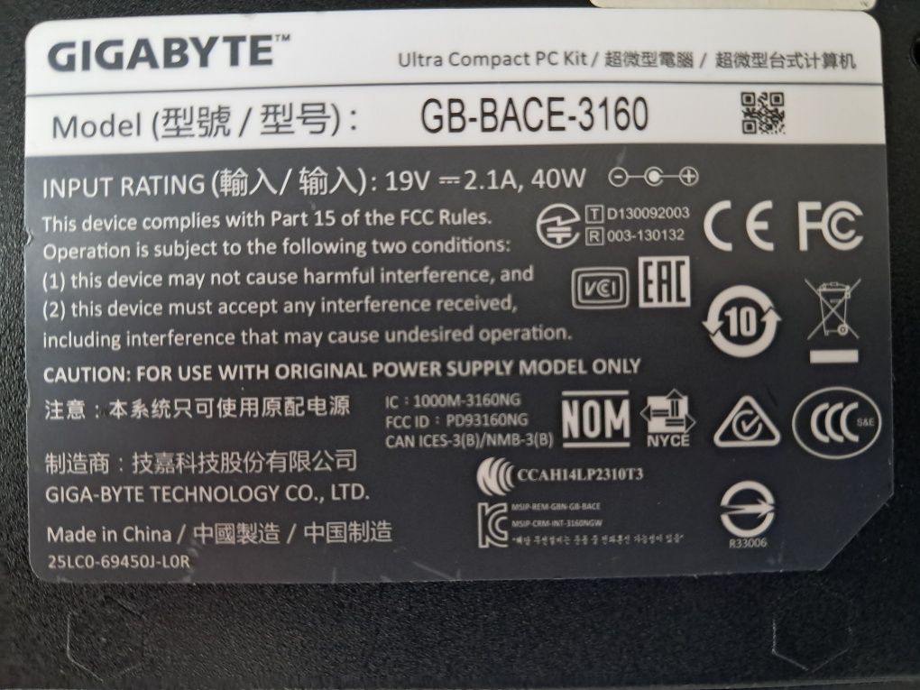 Mini komputer PC. Gigabyte GB Bace 3160 SSD 120GB 4GB WiFi