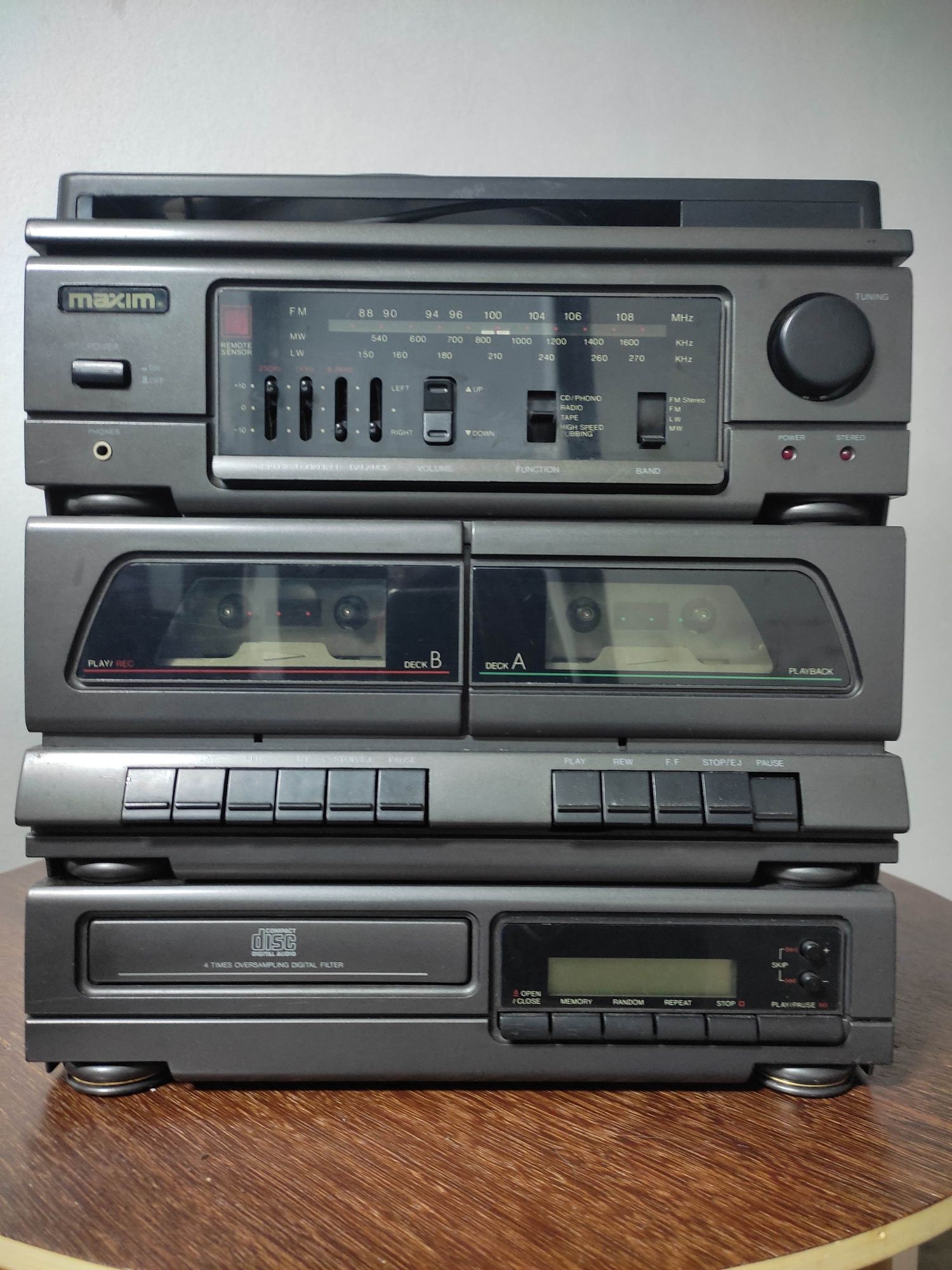 Diversos equipamentos eletrônicos