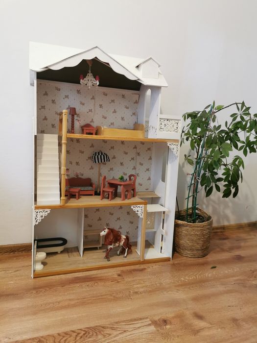 Piękny duży drewniany domek dla lalek myszek