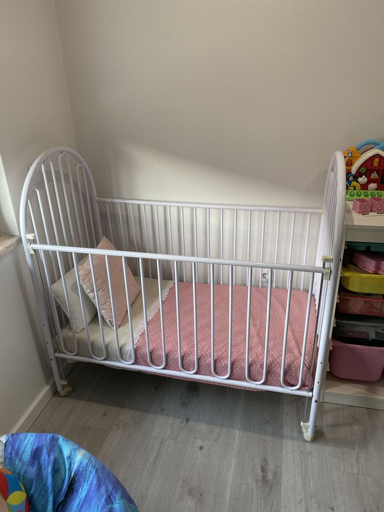 Cama de bebe de ferro