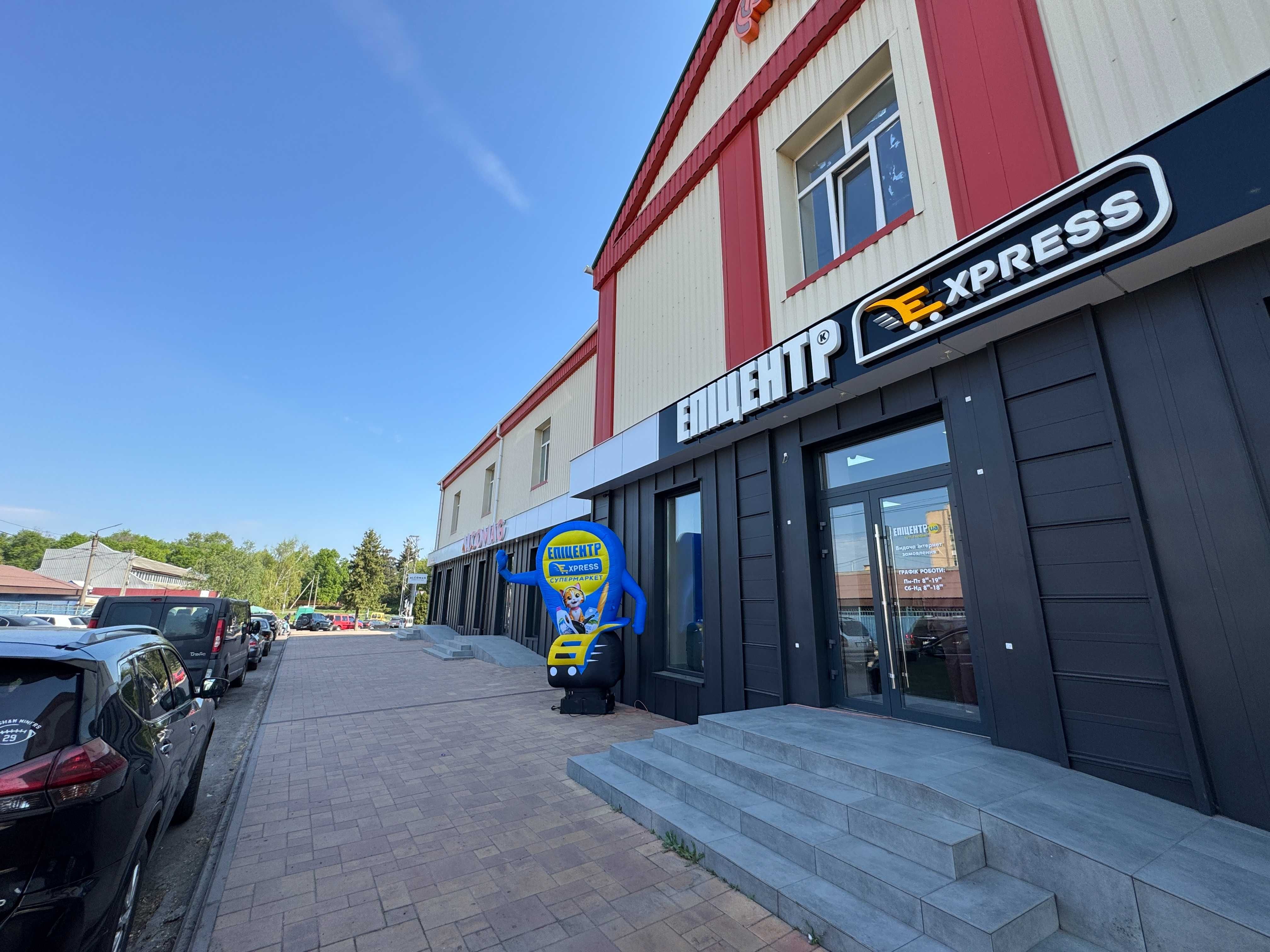 Фасадне приміщення в центрі Сміли, навпроти ринку