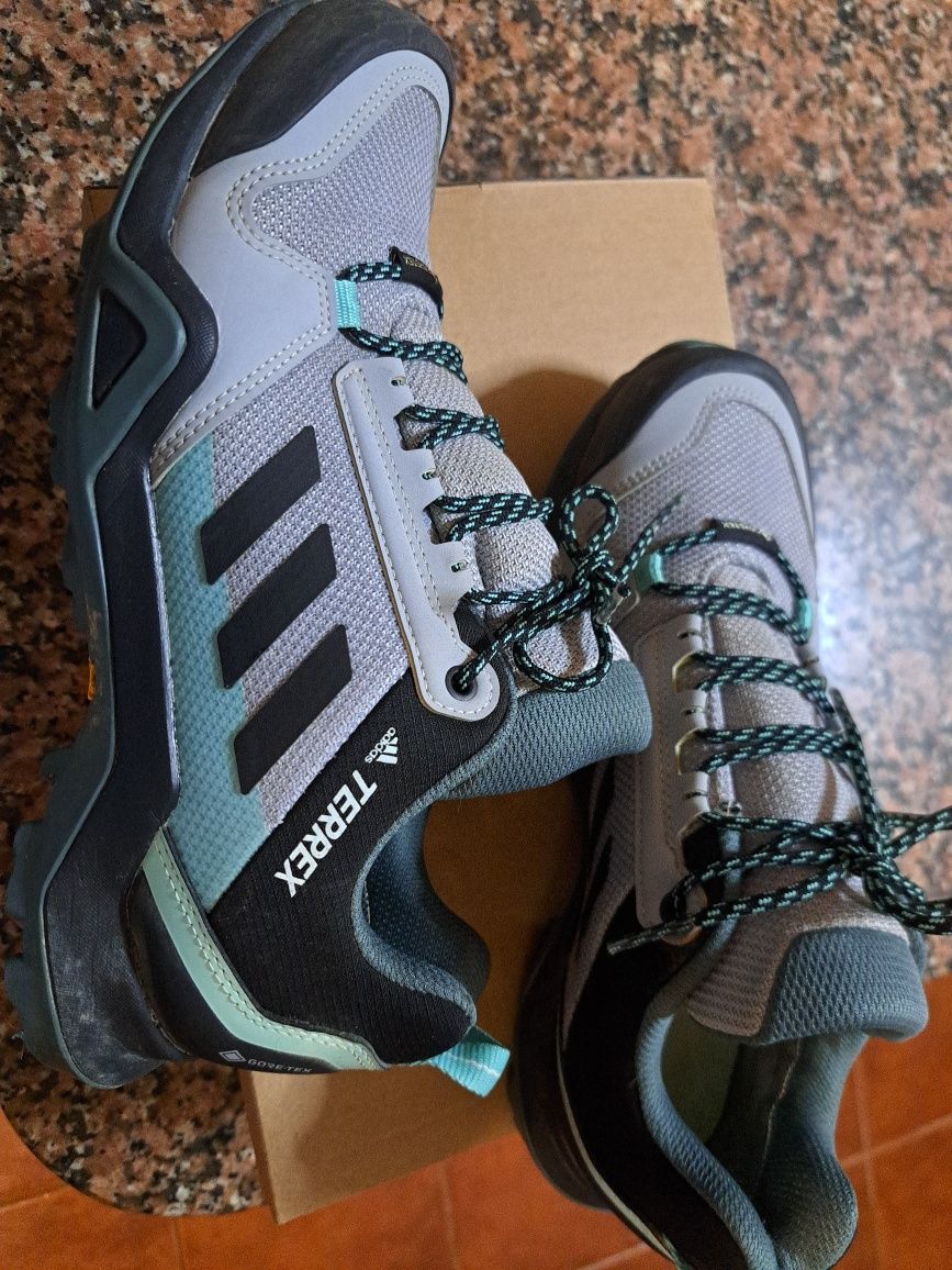Sapatilhas adidas caminhada com gortex