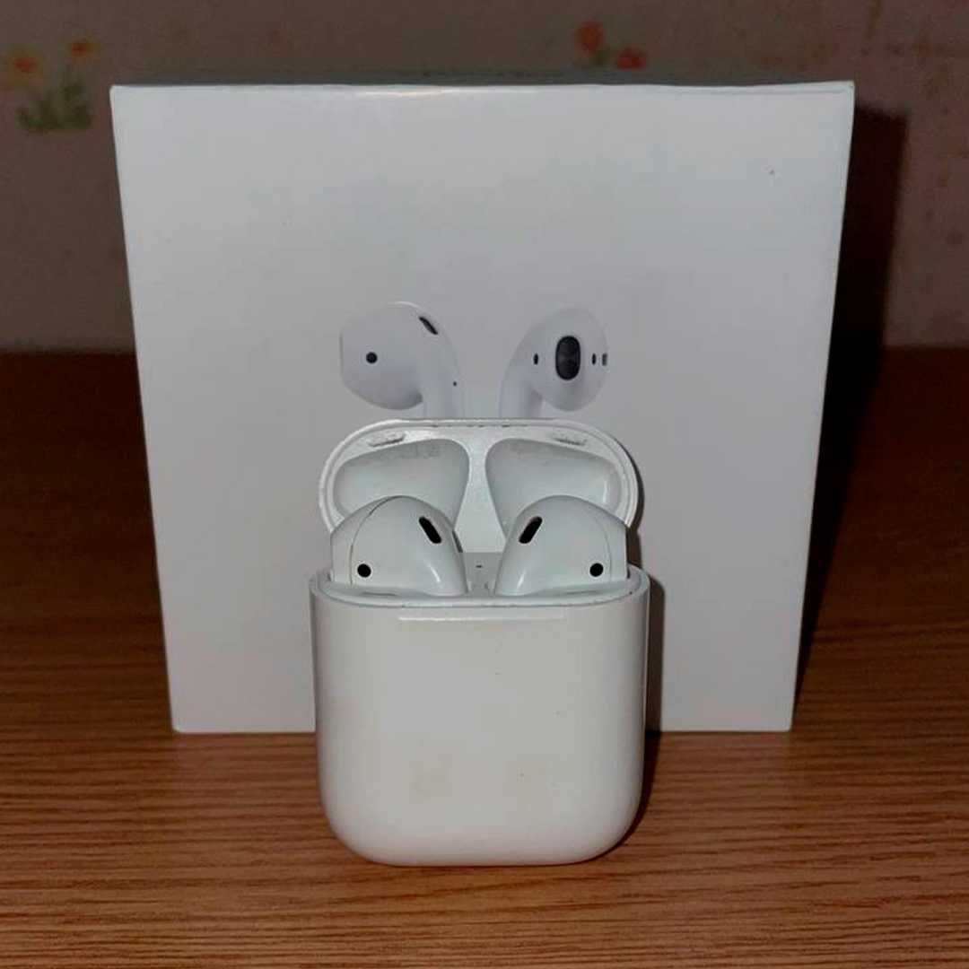 Airpods 2 Оригинал / правый наушник НЕРАБОЧИЙ / коробка в комплекте