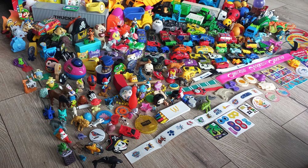 Duży zestaw zabawek dla chłopca karetka samochody resoraki zabawki