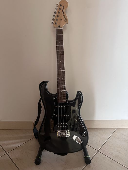 Fender Squier Stratocaster Affinity HSS Charcoal Frost Metallic