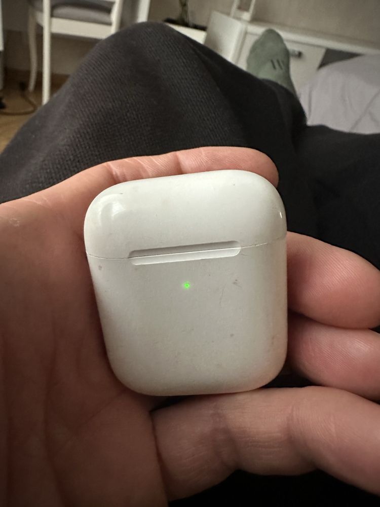 Продам Airpods в гарному стані