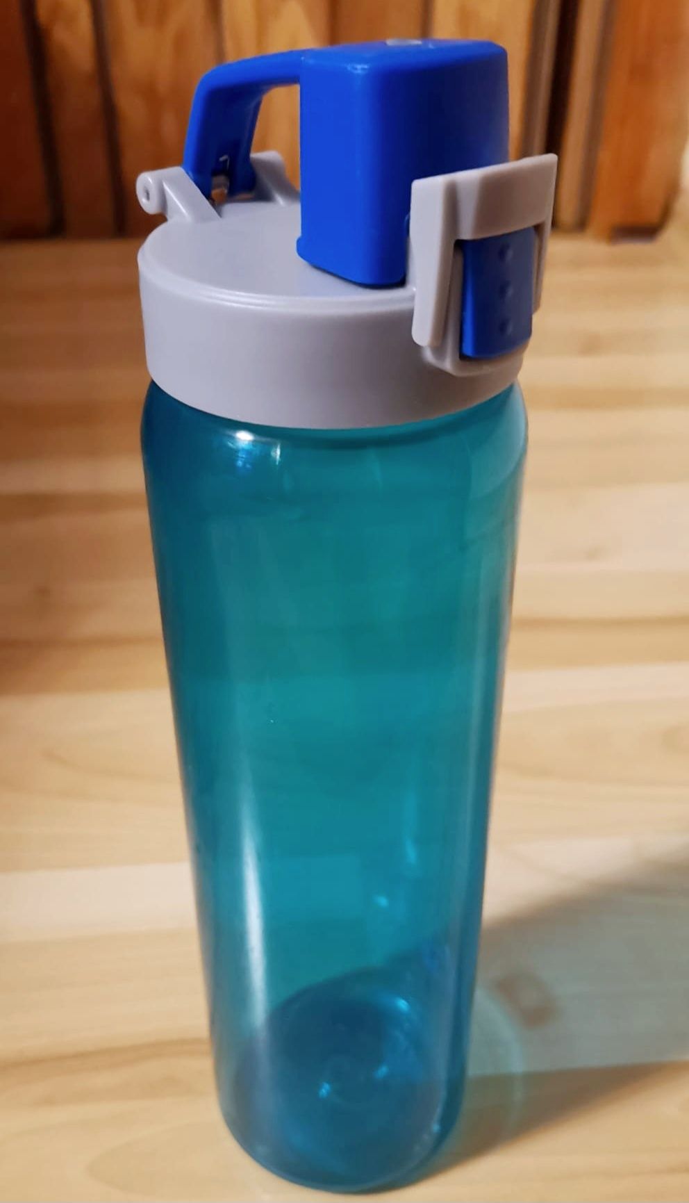 Butelka plastikowa niebieska z ustnikiem, 0.7 L
