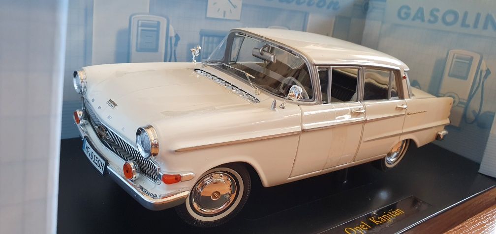 1:18 Revell Opel Kapitan nowy (biały)