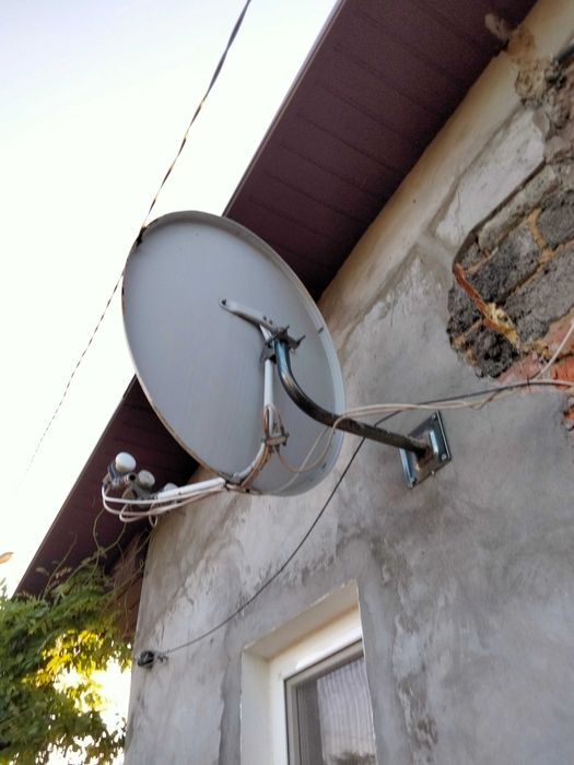 Супутникова антена
