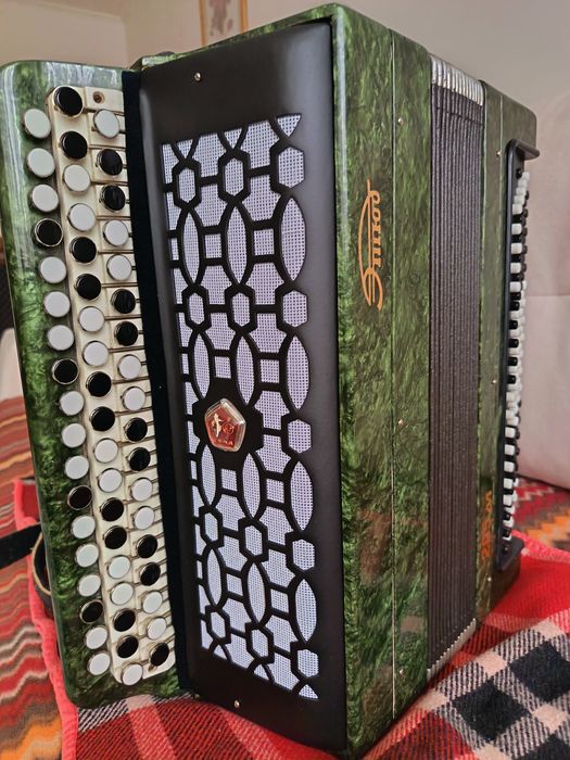 Продам баян Етюд 205м