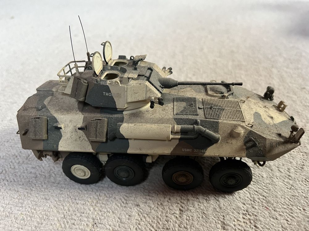 Model LAV-25 Skala 1:35