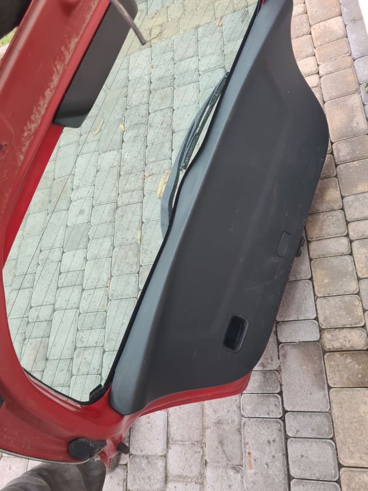 Комплектна кришка багажника ляда Toyota Yaris 2 Тойота Яріс 2 3D