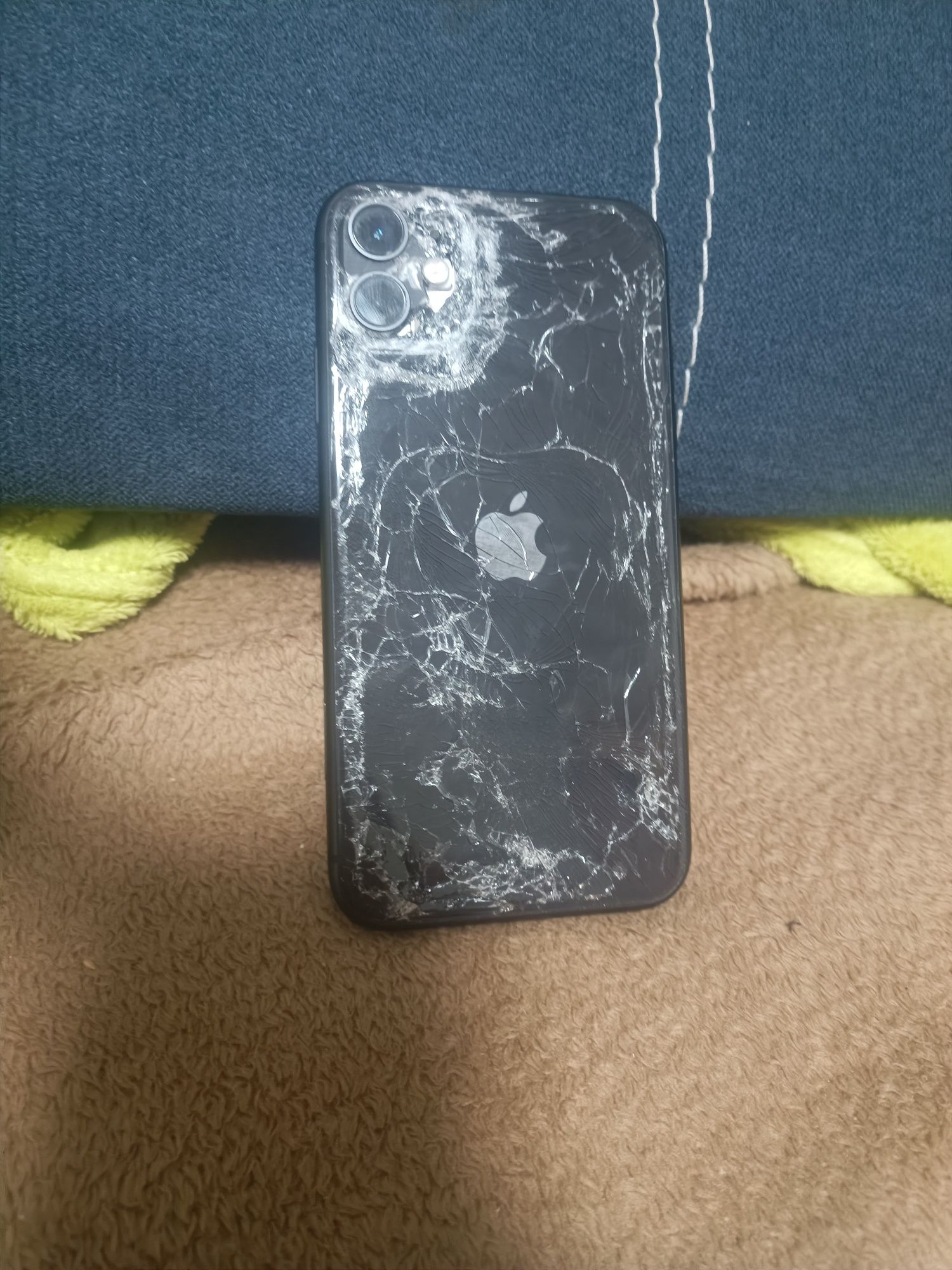 iPhone 11 розбитий без iCloud