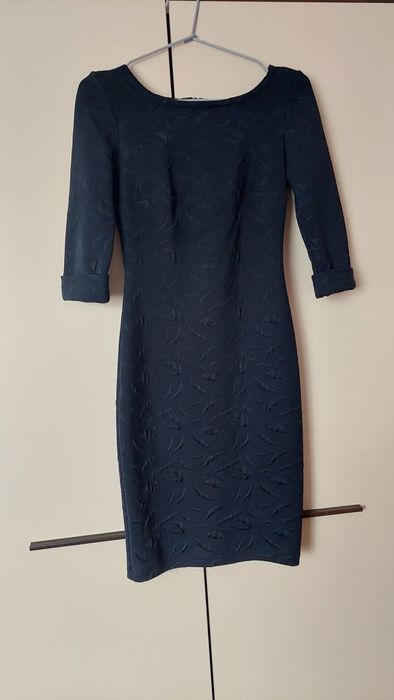 Сукня приталена класична