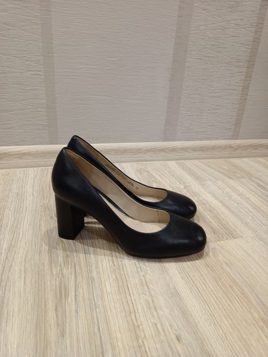 Туфли женские натуральная кожа р.41 Clarks