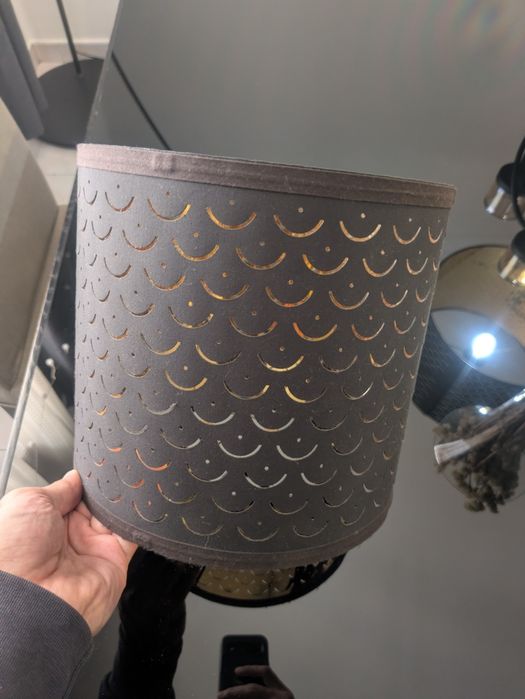 Abajur castanho e dourado