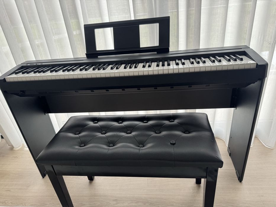 Piano digital Yamaha P-45 + suporte + banco + pedaleira + estante