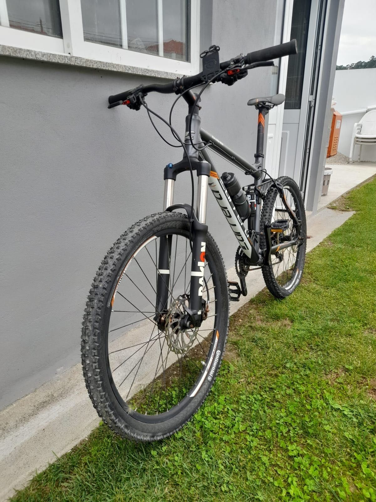 Bicicleta Carrera Banshee