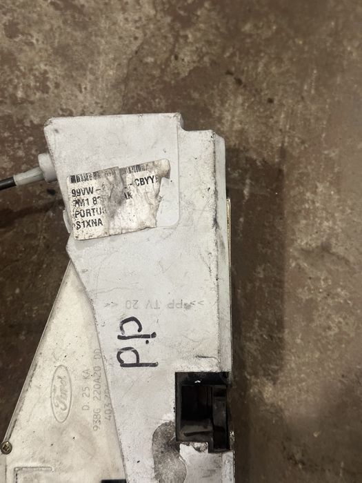 Замок передній 93BG220A20DD 40379412V