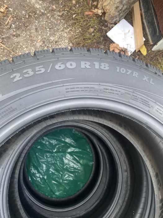 Продам зимню ризину 235 60 18 нокіан