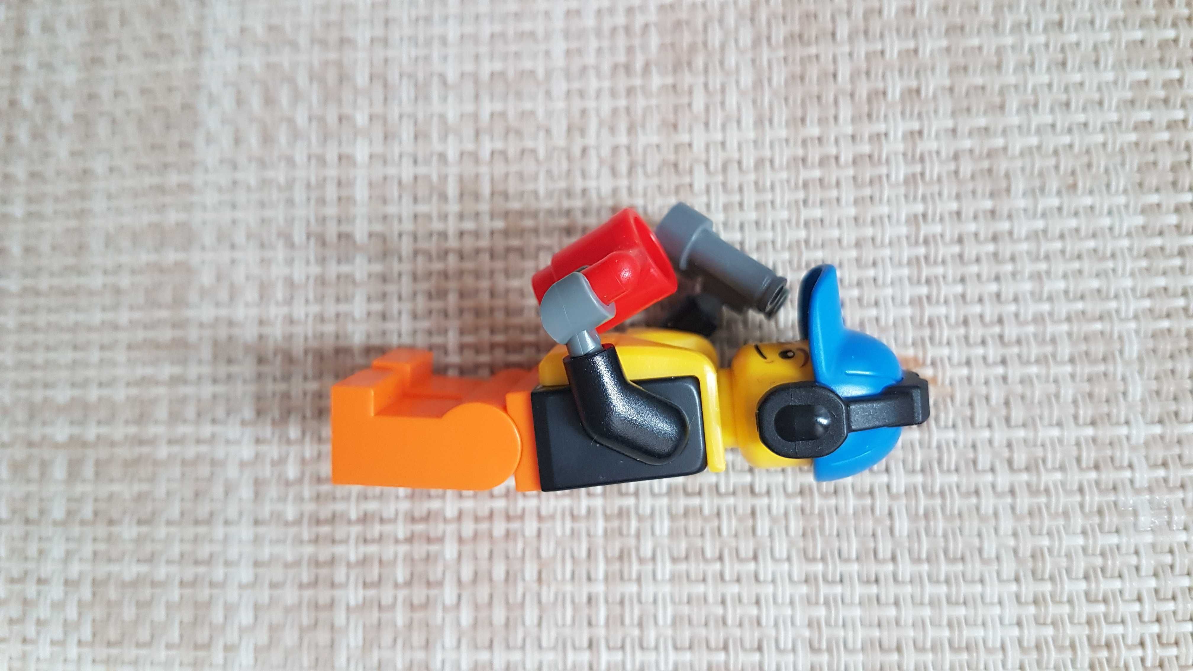 dwie figurki z zestawu 60085 LEGO City - Xtreme Powerboat Driver cty