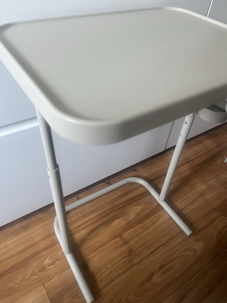 Zestaw stolików :beżowa kolorystyka dostawny ikea bjorkasen z kawowym