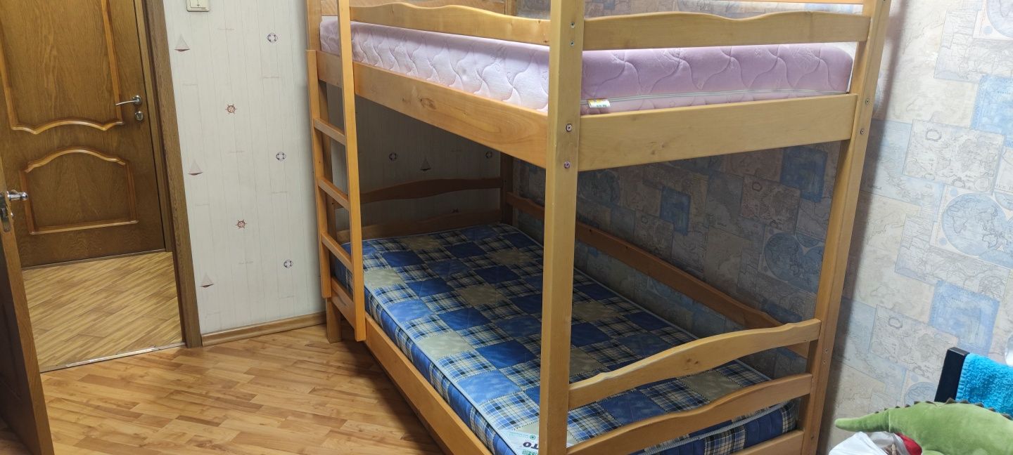 Ліжко дитяче, двухярусне, дерев'яне