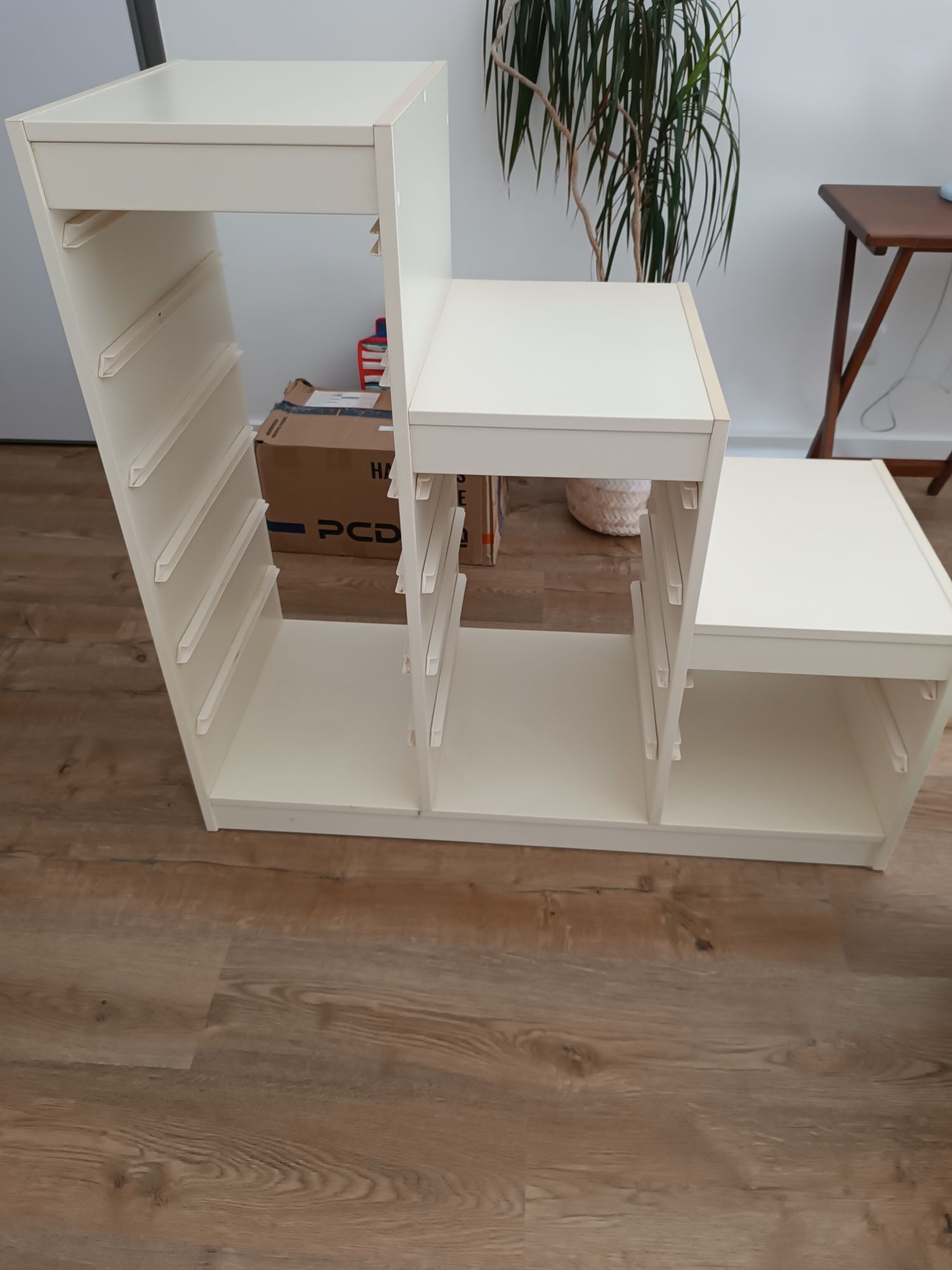 Móvel de arrumação com caixas (IKEA - Trofast)