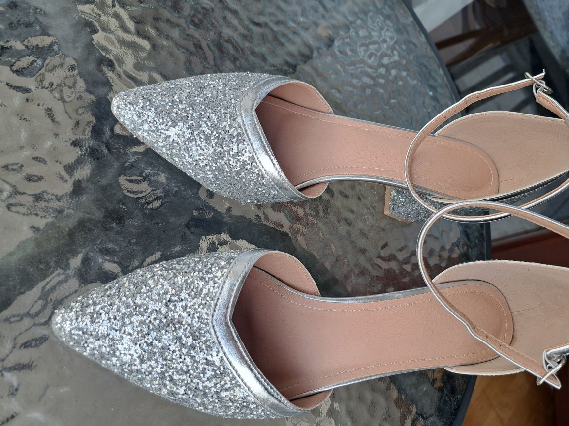 Buty na obcasie srebrne
