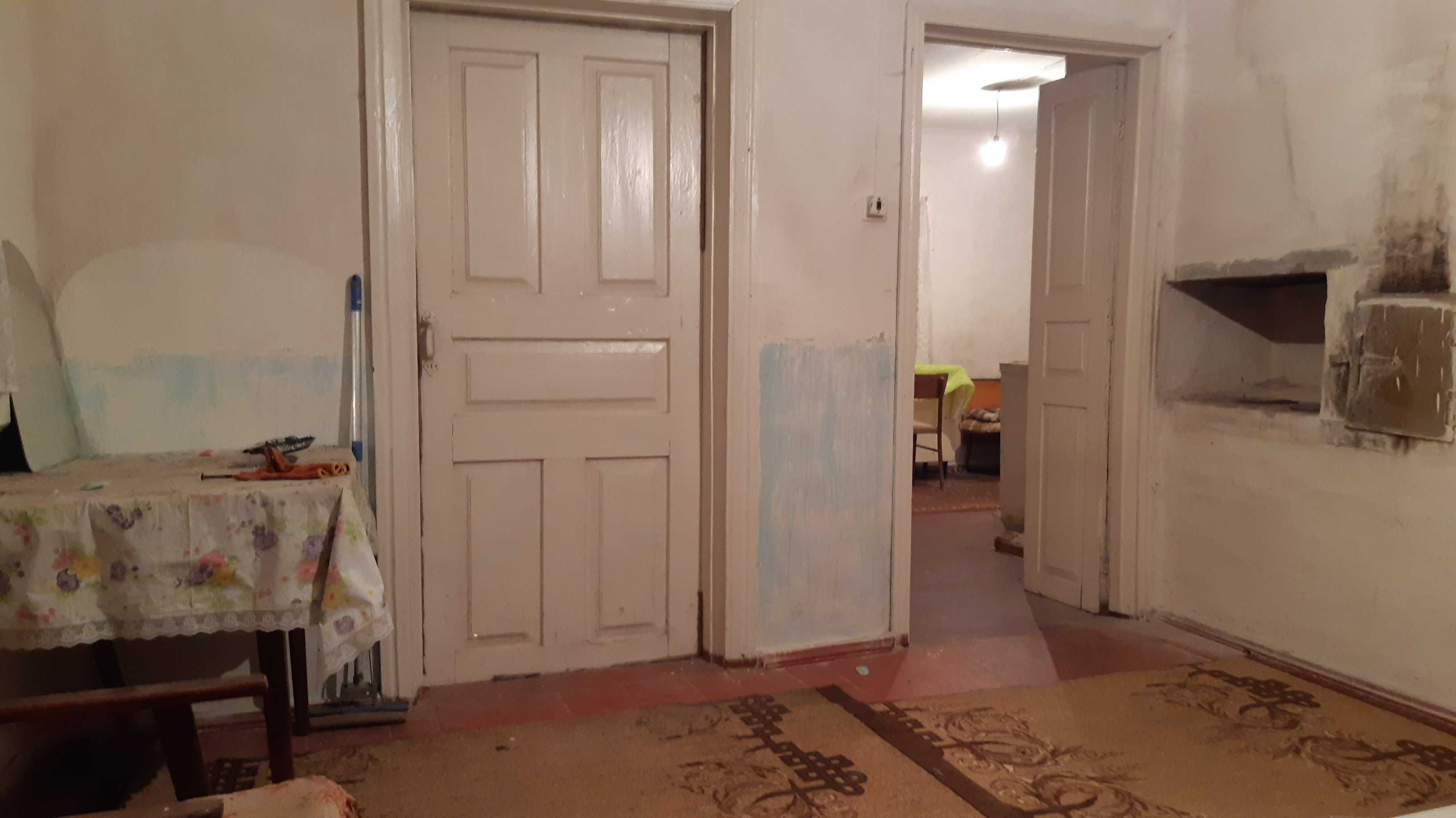 Теплий цегляний будинок в селі біля річки
