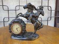 Stary zegar figuralny koń Indianin cynkal