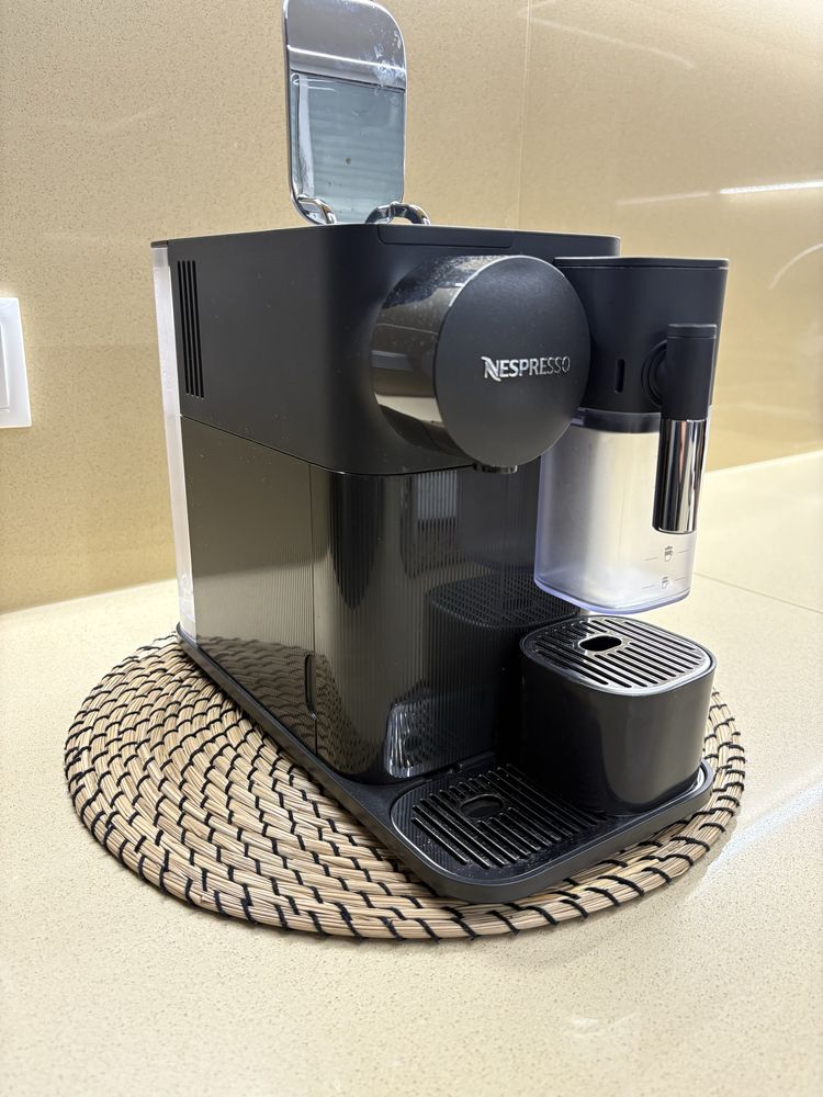 Nespresso Latissima 2 anos garantia