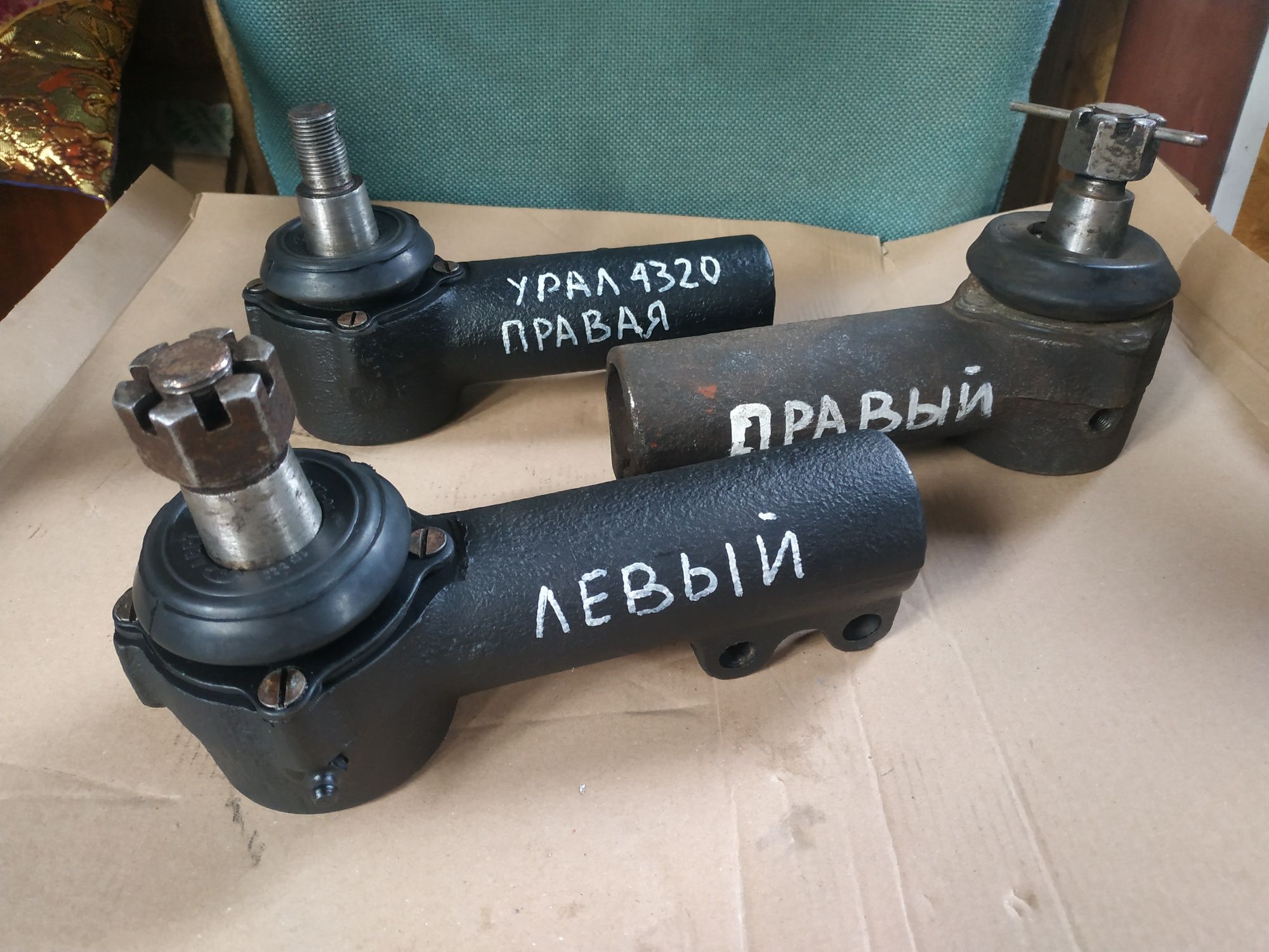 Наконечник рулевой  поперечной тяги  Урал 4320 375 5557