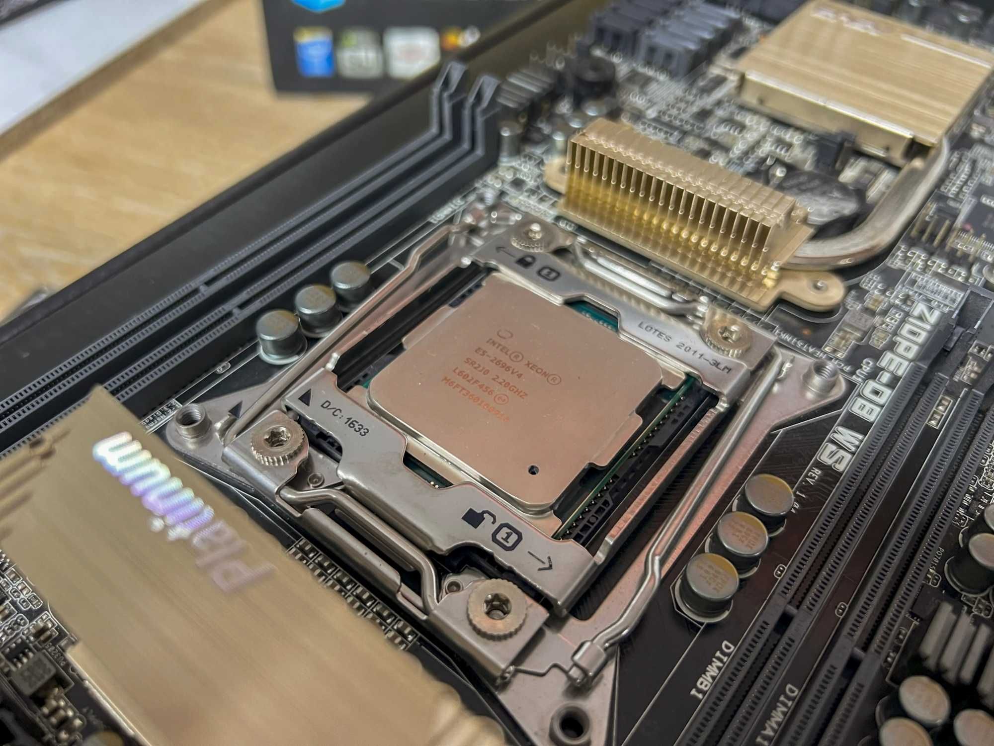 Płyta główna ASUS Z10PE-D8 WS + Intel Xeon E5 2696 V4 2,2 GHz 22-core