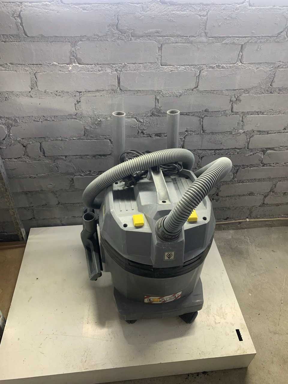 Оренда професійного будівельного пилососа Karcher NT 22