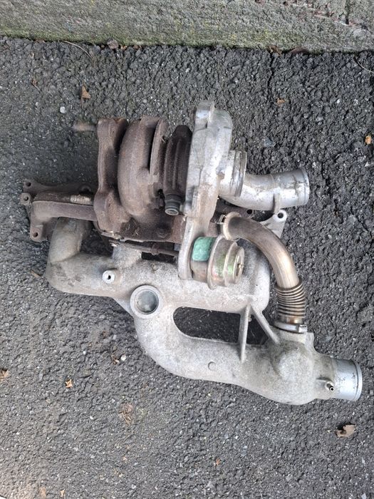 Колектор впускний/випускний