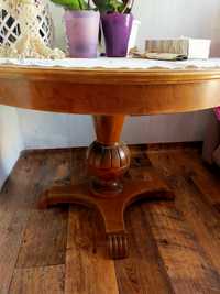 Stary urokliwy stolik