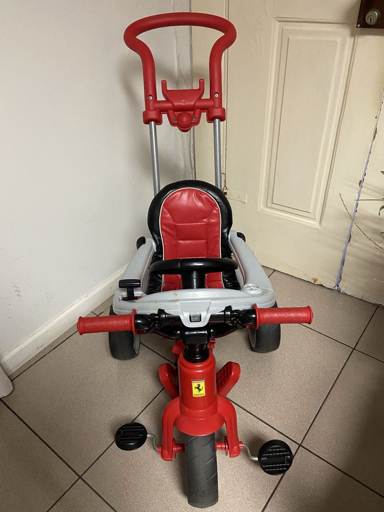 Triciclo de criança com pega como novo
