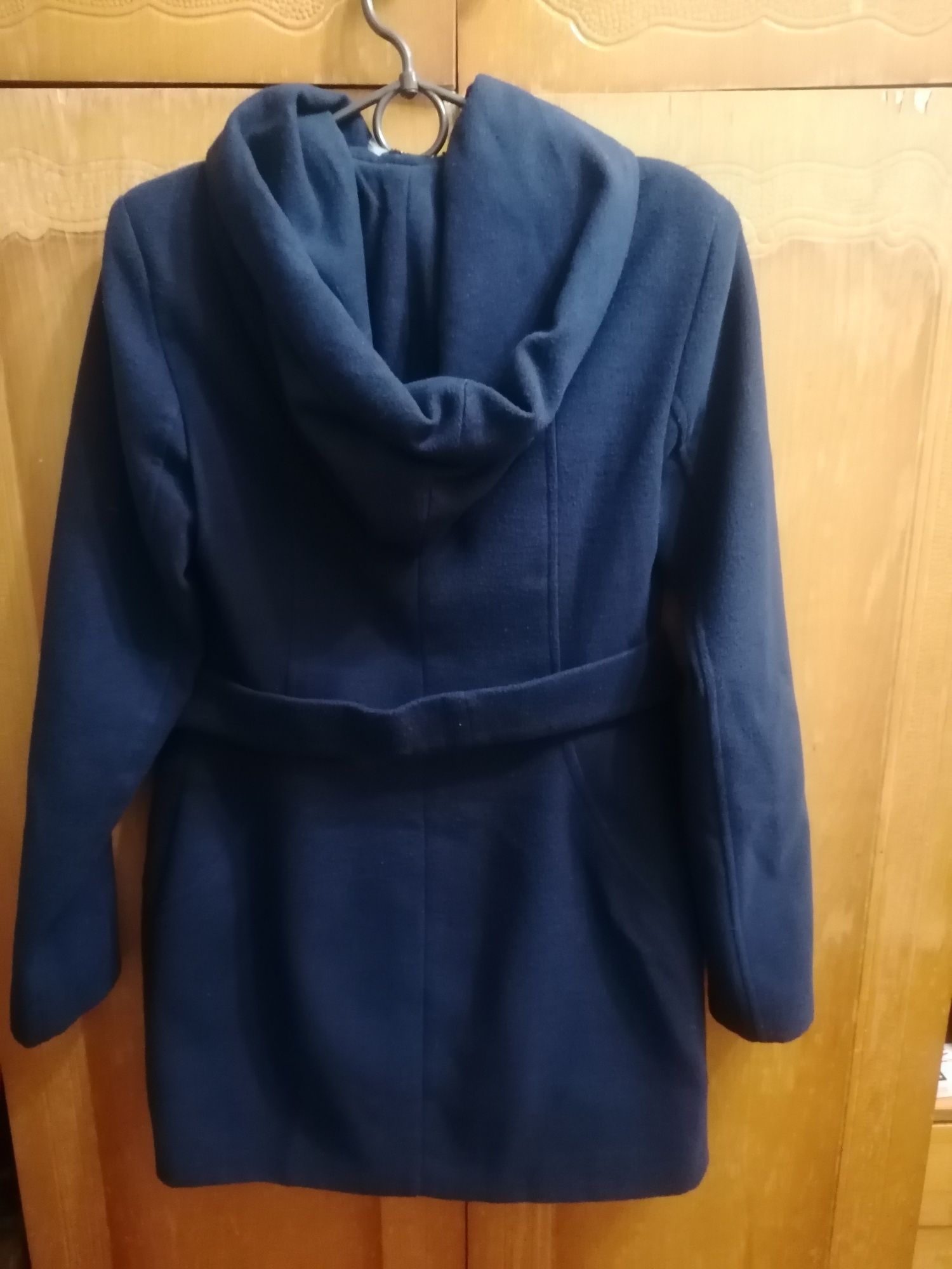 Пальто темно синего цвета