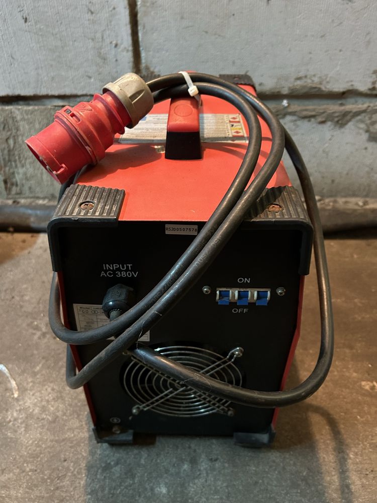 Spawarka Ideal Inverter V-ARC 330 Digital