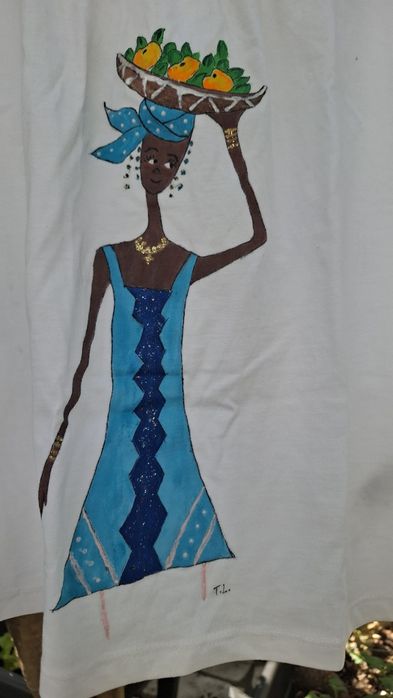 T-shirt pintada á mão