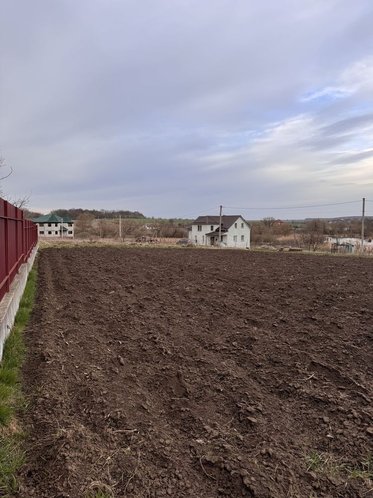 Продам участок близько до міста