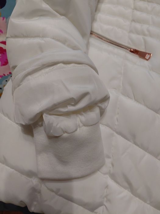 Продам женскую белую куртку