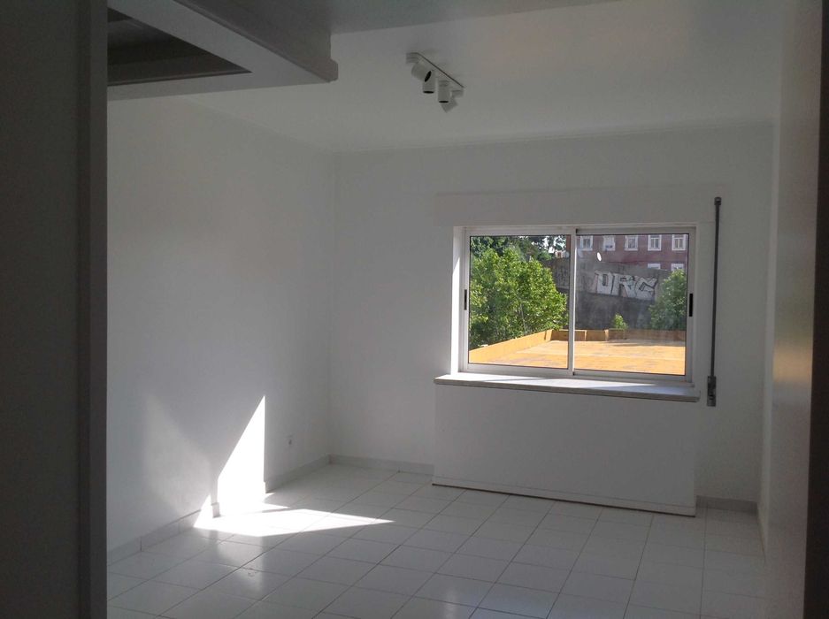 T1 com estacionamento e arrecadação: Apartamento curta/longa duração